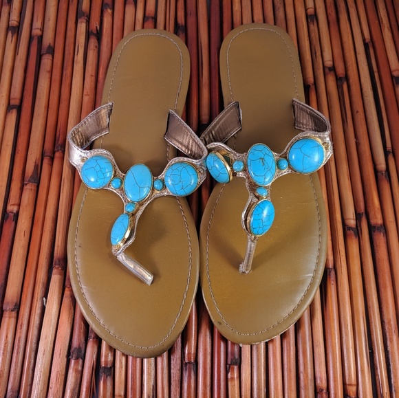 unknown Shoes - Faux turquoise Flatts thong style size 8.5